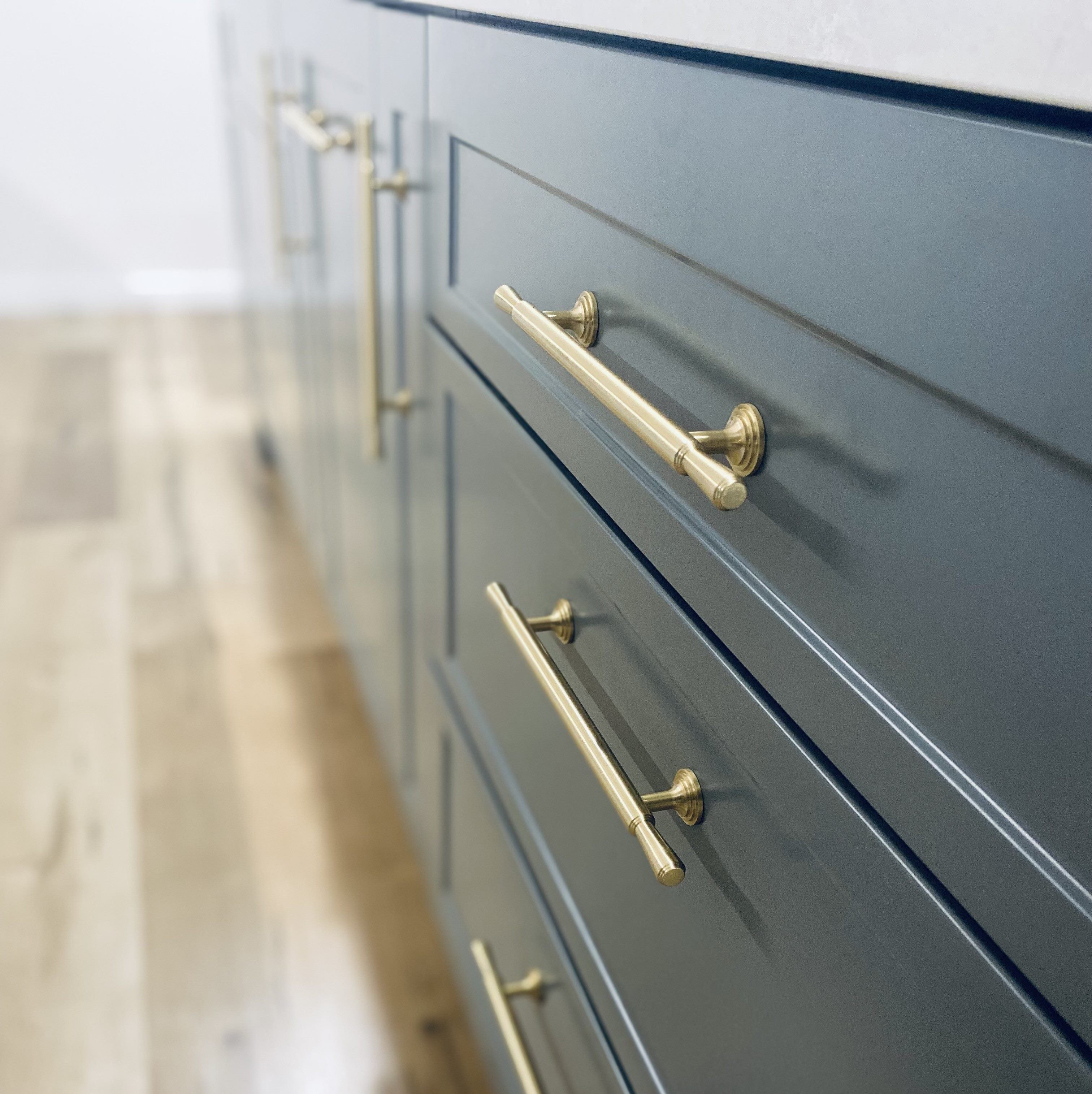 A Quick and Easy Guide to Installing Handles on Cupboards